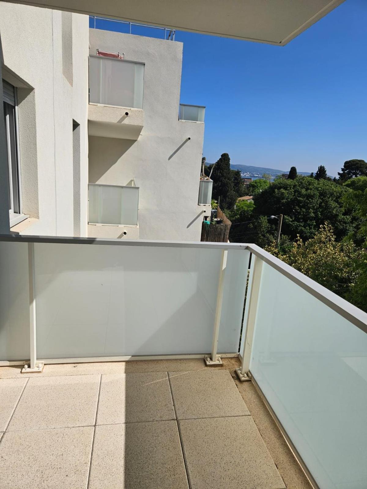 Petit Cocon Setois ! Balcon Avec Vue Et Parking *